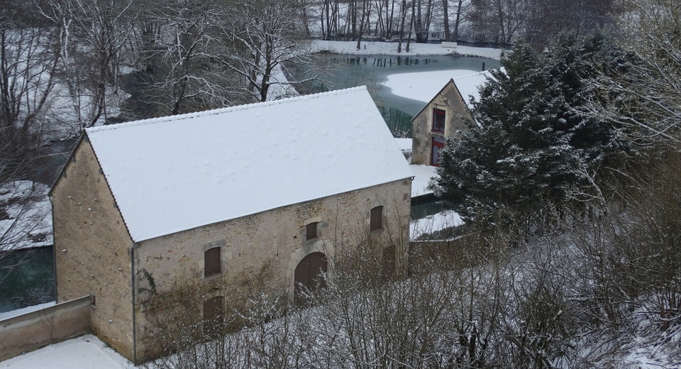 Vue du village: le moulin sous la neige